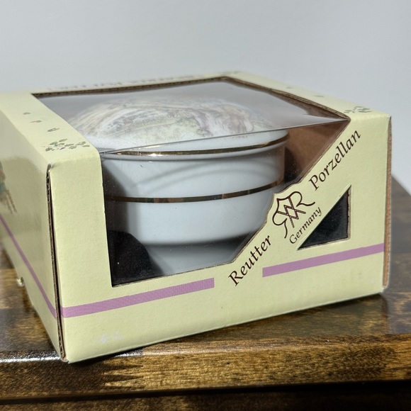 Peter Rabbit trinket box - Picture 2 of 3